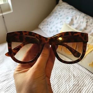 Franco Sarto Tortoise Shell Sunglasses 🕶Wayfarer
